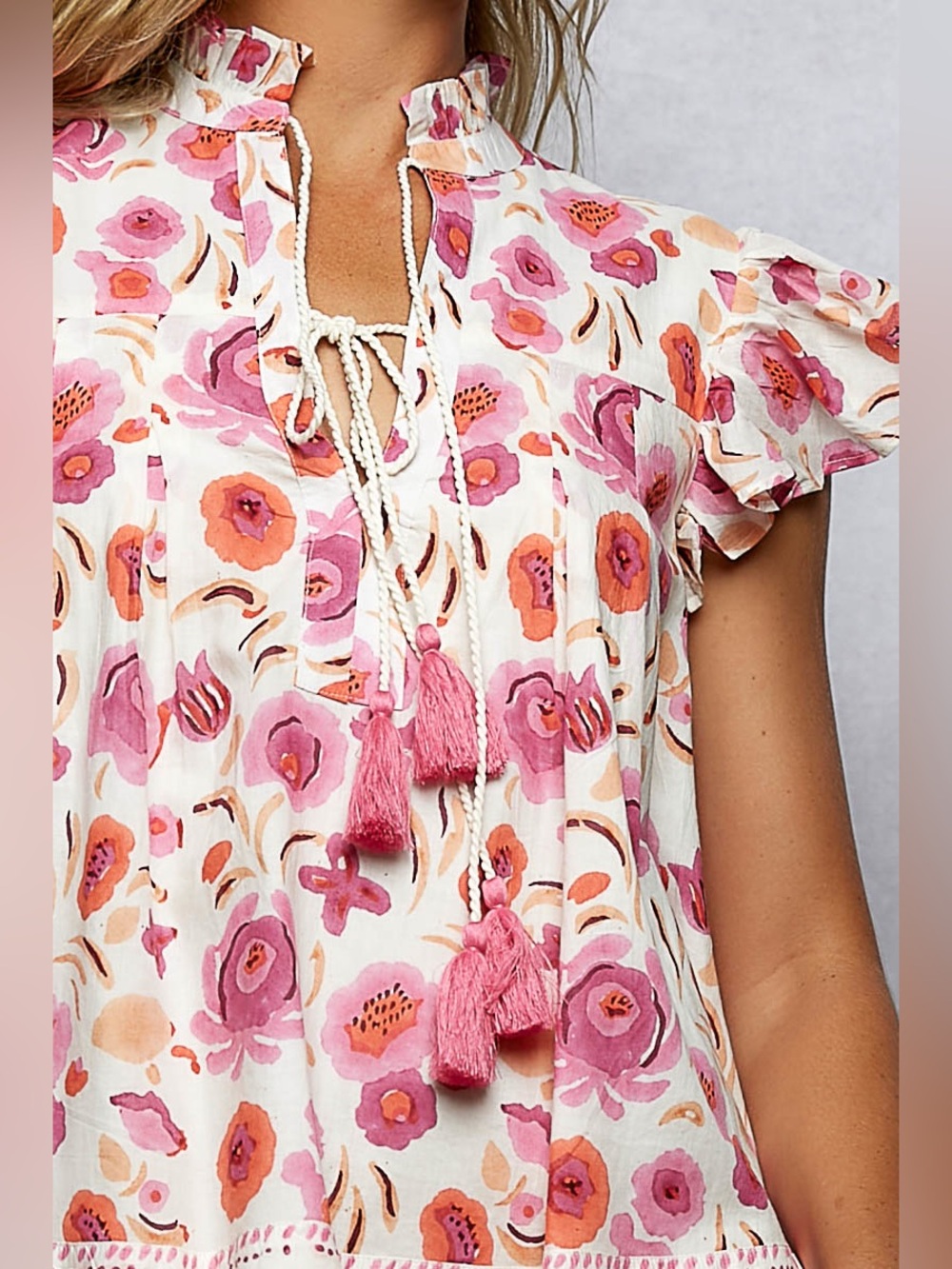 V-Neck Floral Shirred Ruffle Short Sleeve Top - Picture 4 of 4